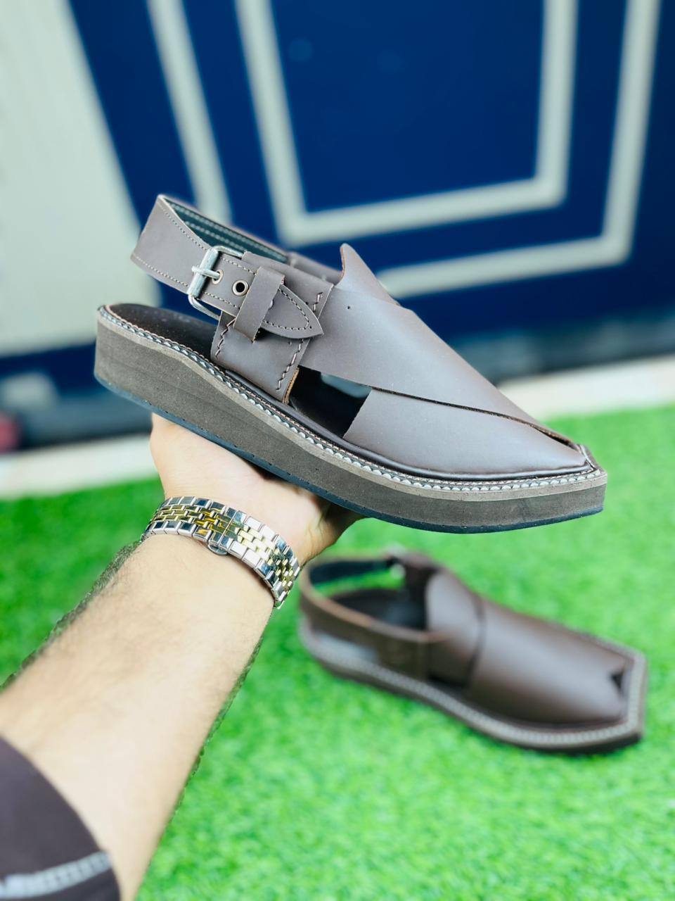 Signature Brown Folded Leather Kaptan Chappal – Modern Fusion - Image 2